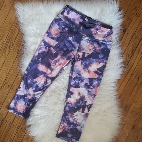 Cropped Performance Leggings - Picture 3 of 5